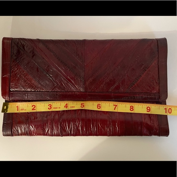 Clutch bag in wine colour - Picture 5 of 7